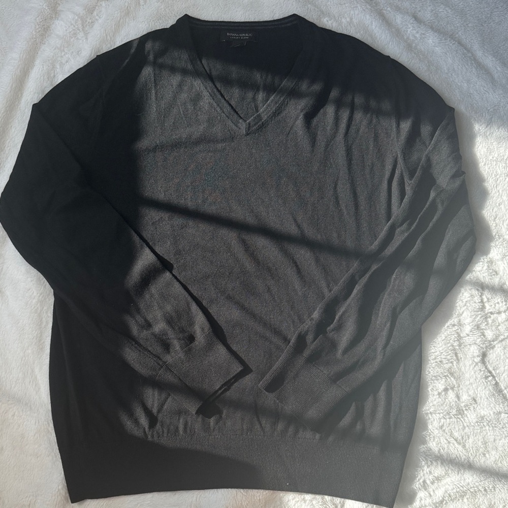 Banana Republic Men's Black V-Neck Sweater